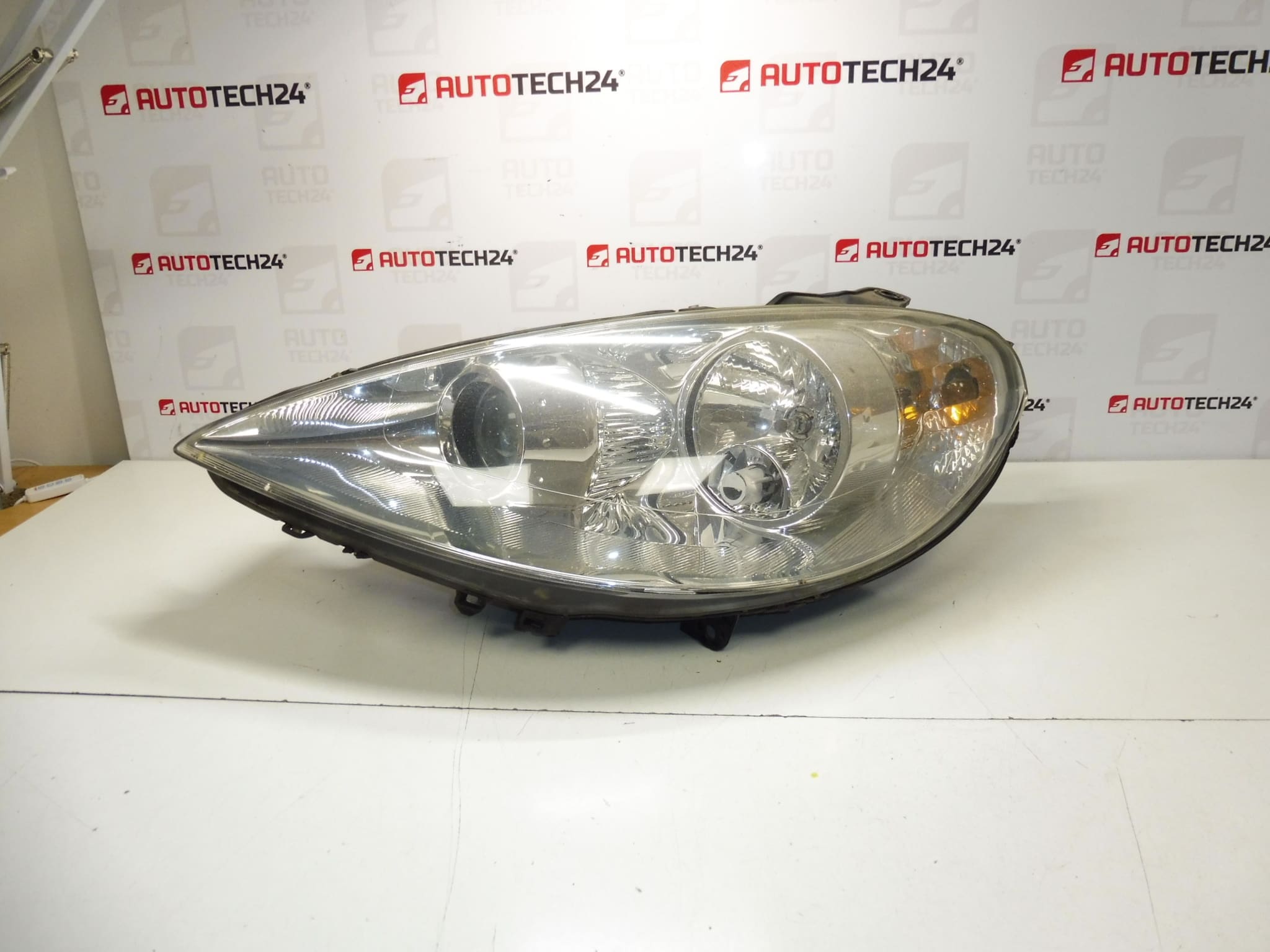 Peugeot 807 koplamp linksvoor 1400964380 89901574 6208F1